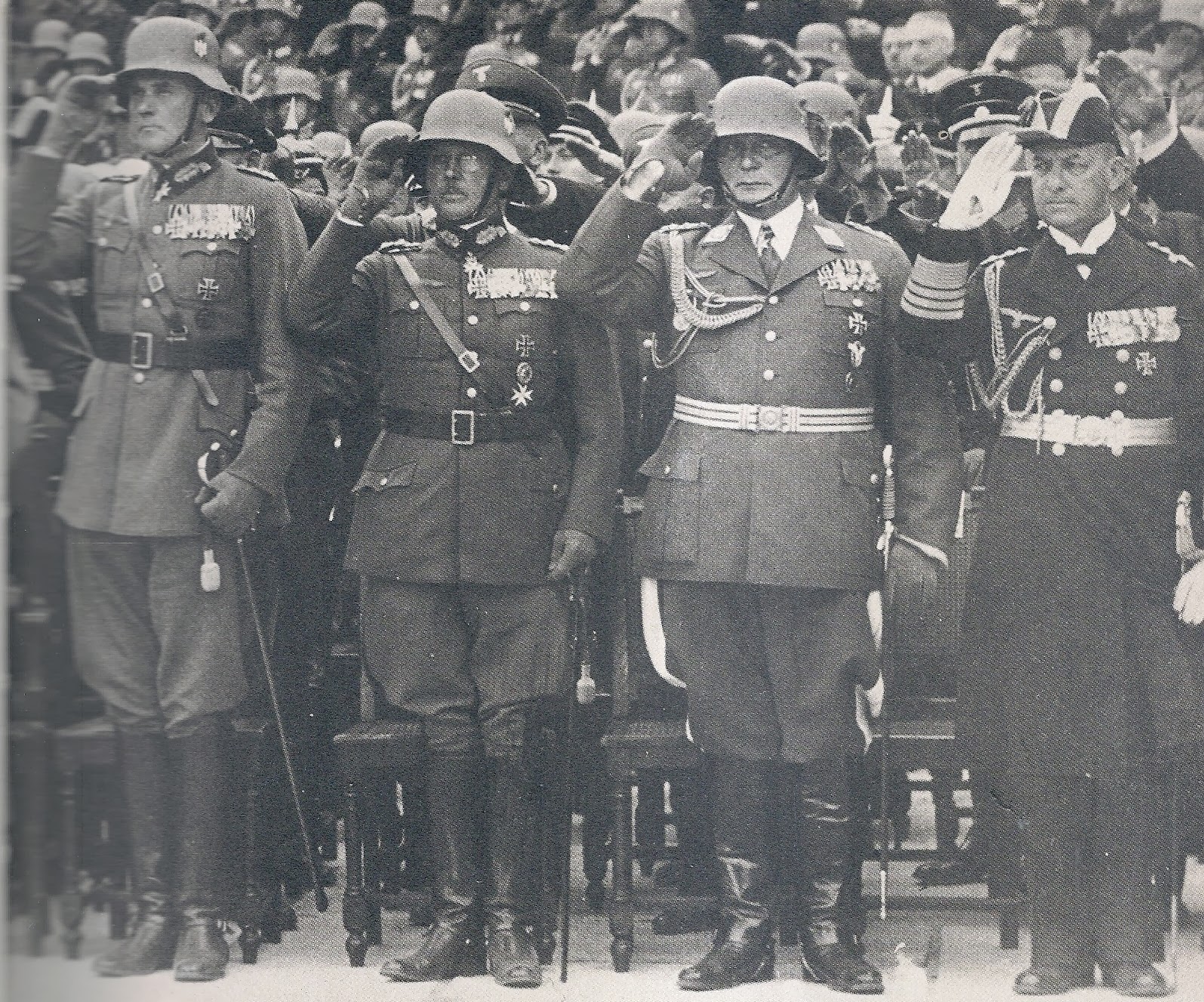¿Cómo es el casco de un General Alemán WWII?. LOS+GENERALES+DE+HITLER0013