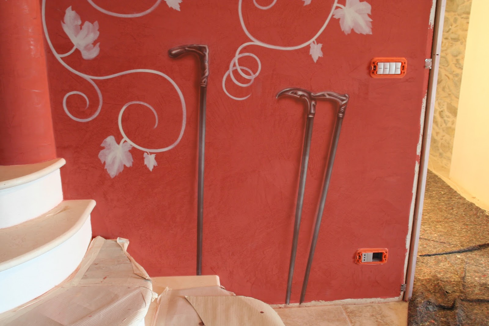 Decorazione citton: pavimenti in resina Resina con decori parete cucina