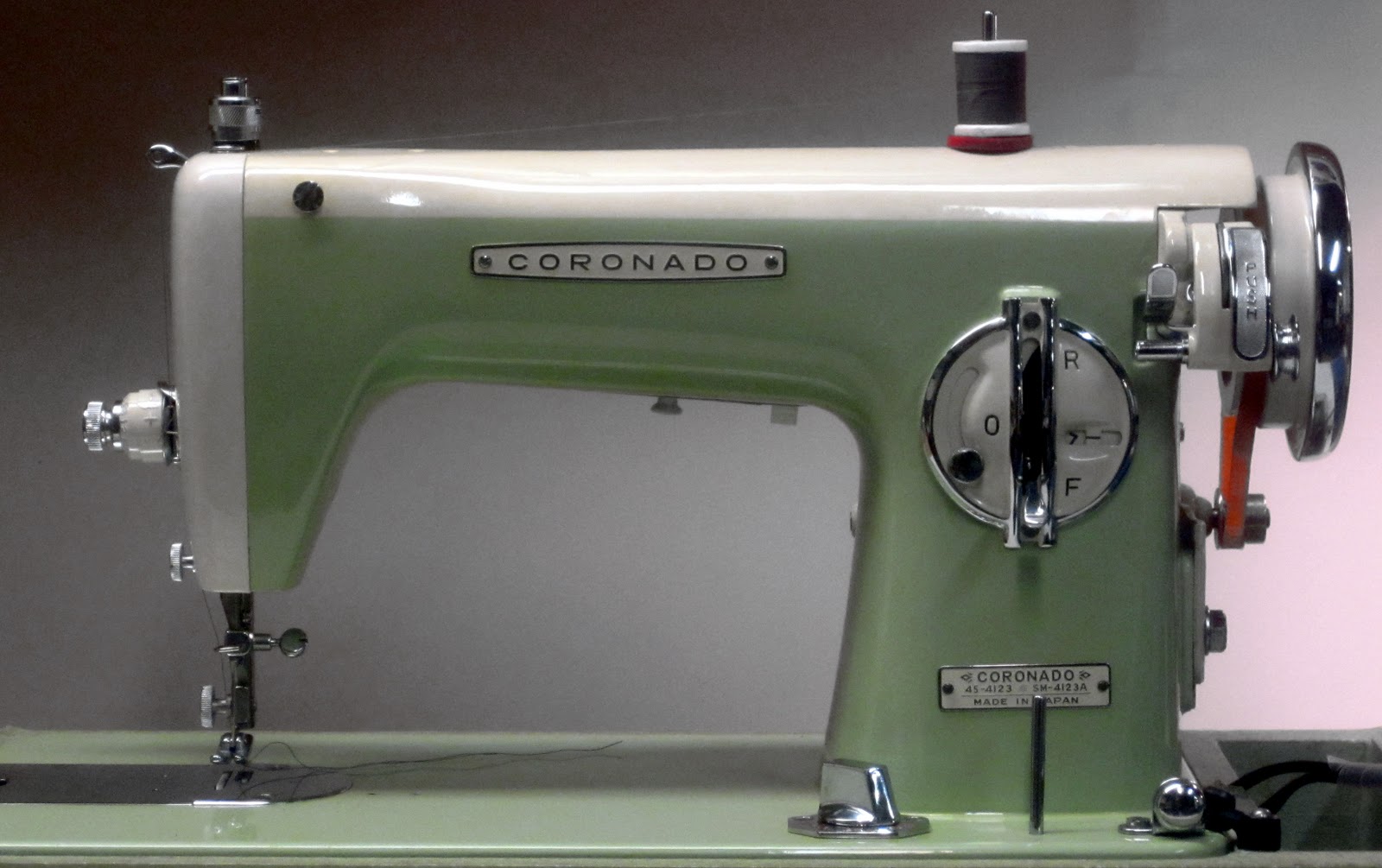 MI Vintage Sewing Machines Coronado Brother (1950's)