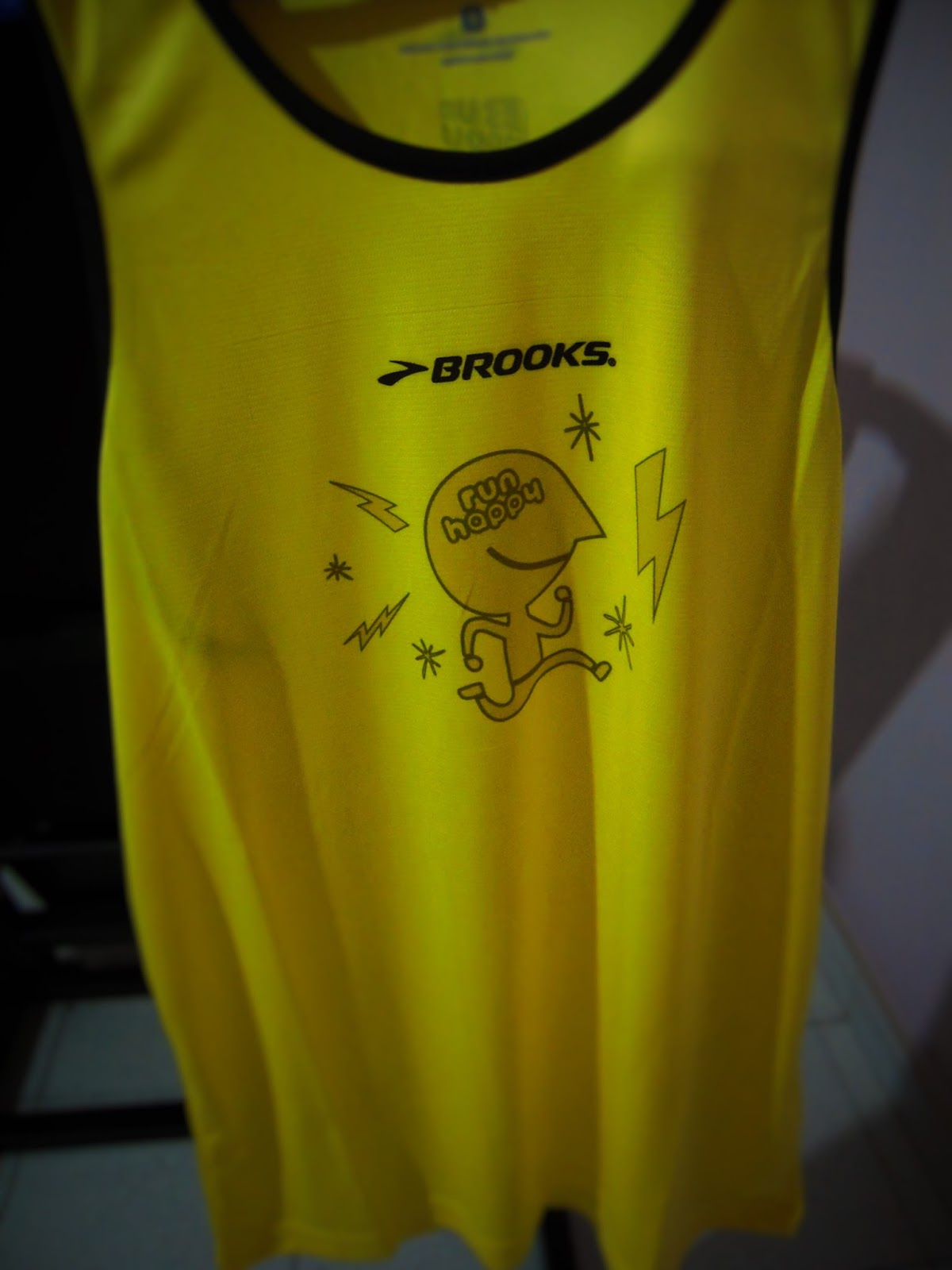 brooks run happy t shirt