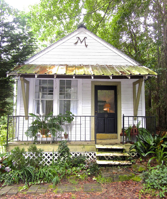 Cozy cottage made from the old telegraph office in Loxley Alabama. Leslie Anne Tarabella blog.