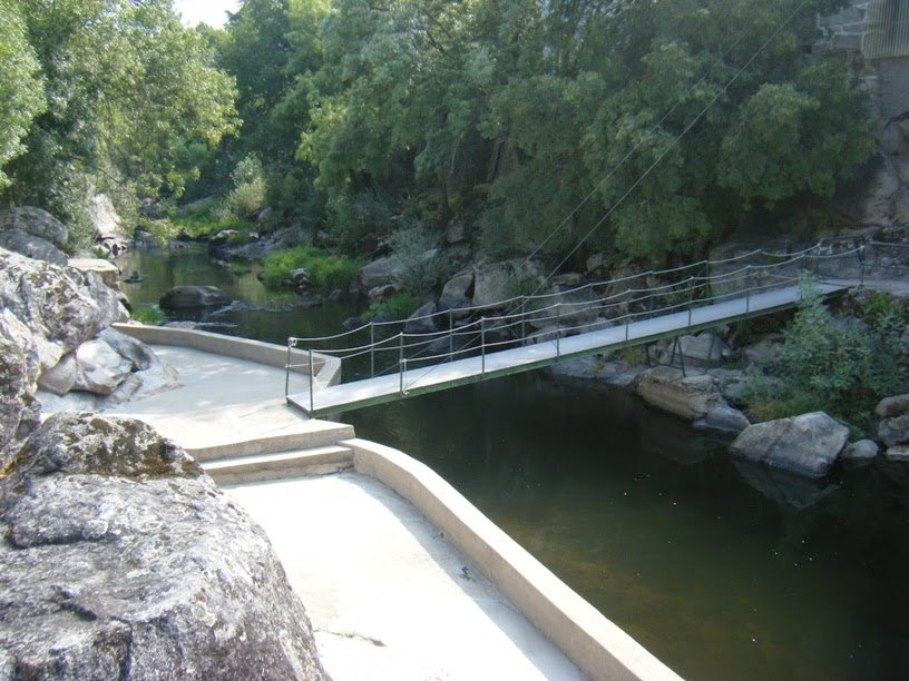 Ponte Pedonal sobre o Rio Dão