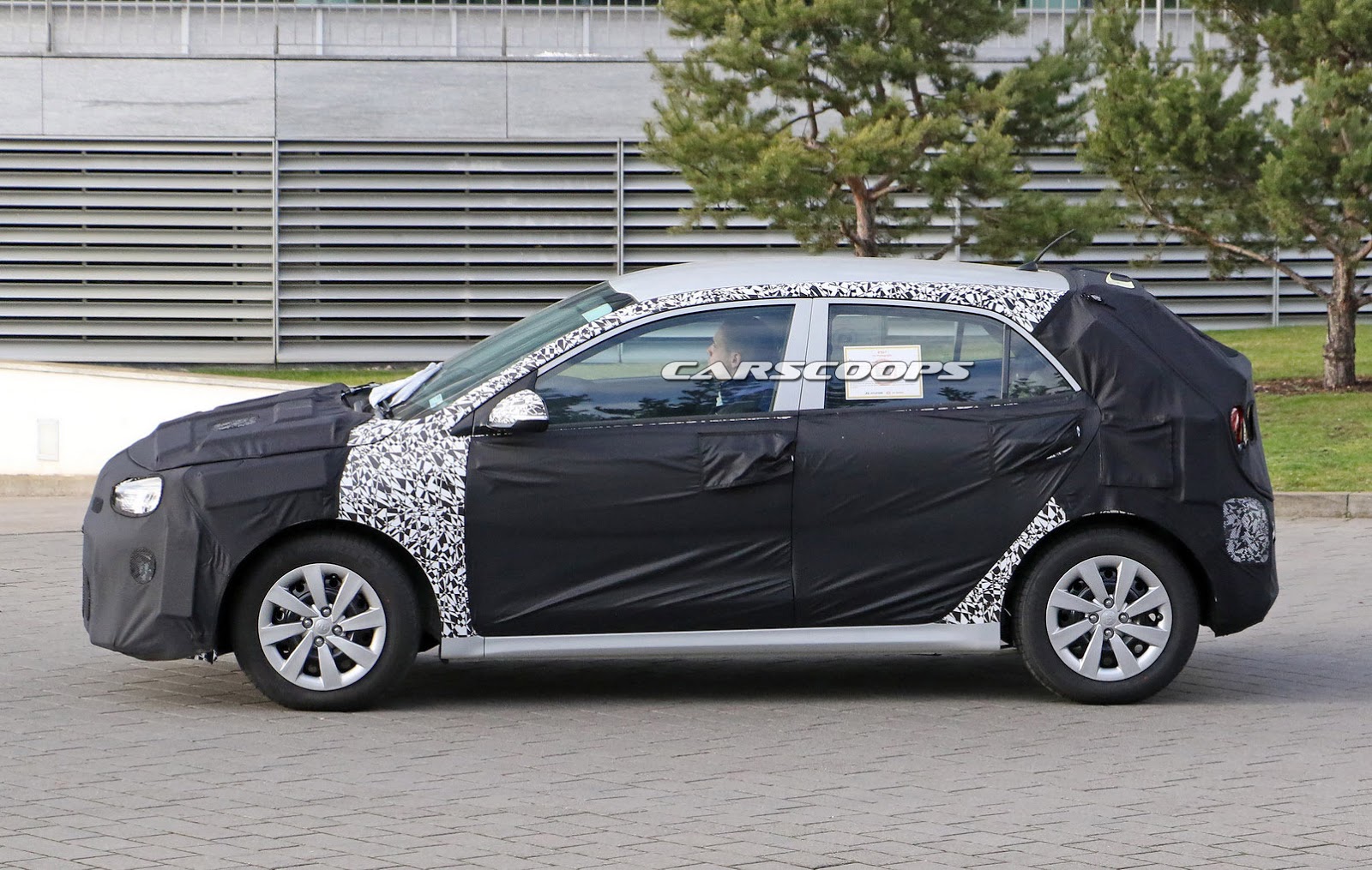 http://4.bp.blogspot.com/-u1VPkT9zKh8/Vov2SHLN0WI/AAAAAAABR_k/2MnhbkX7qrk/s1600/New-Kia-Rio-8.jpg New-Kia-Rio-8