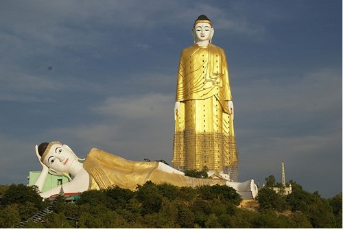 THE TALLEST STATUE IN THE WORLD