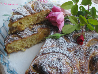 torta di rose alla marmellata di pere e gocce di cioccolato
