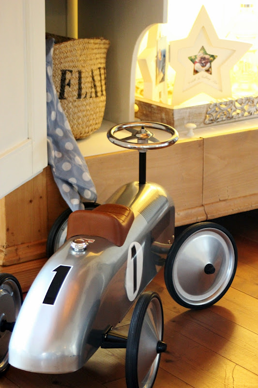 INNENANSICHTEN: Racing car!