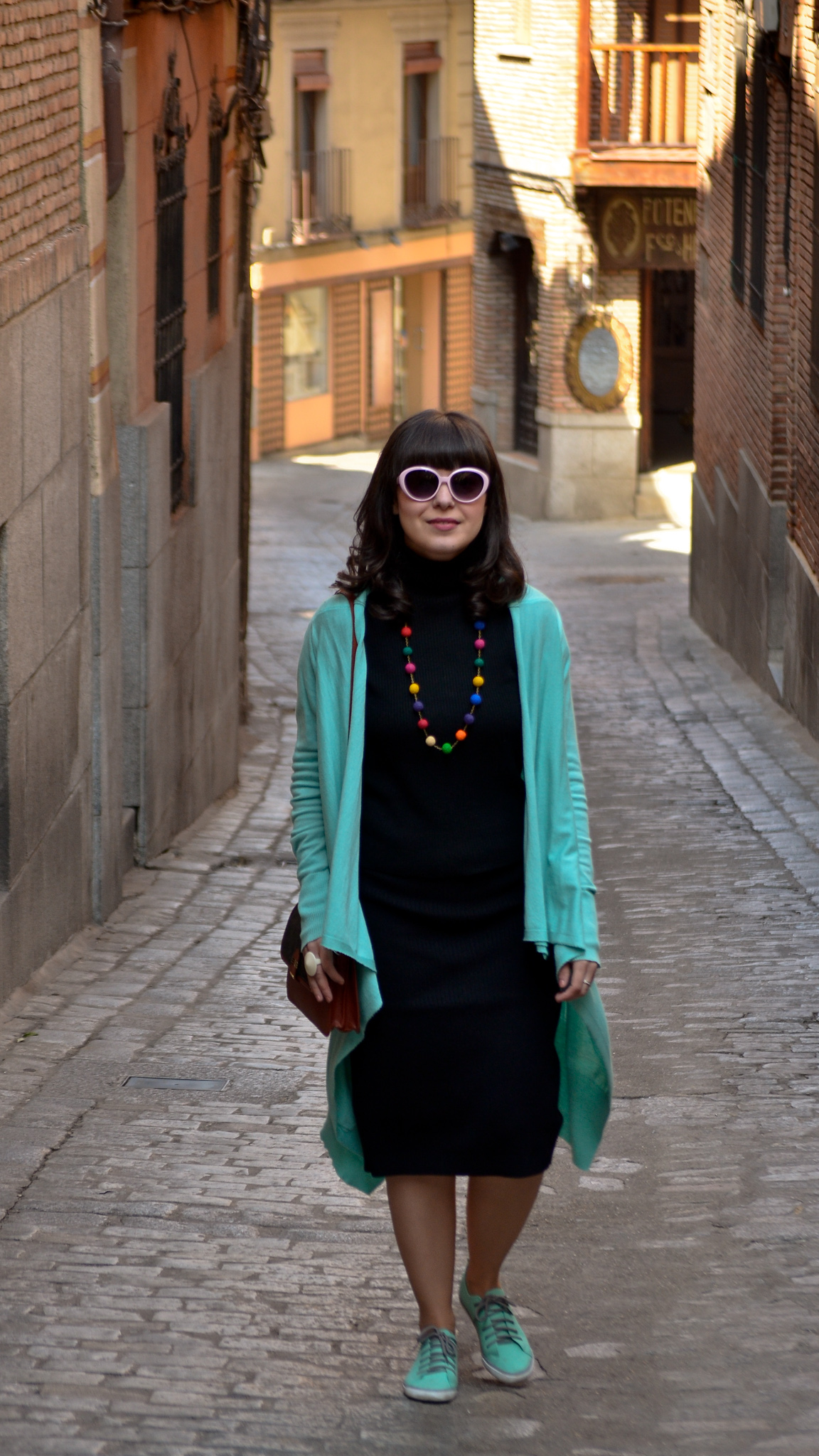 Toledo Spain tourist outfit colourful colours handmade necklace minty sneakers minty oversized cardigan thrifted bag satchel pink sunglasses amazing landscapes sceneries Alcazar view 