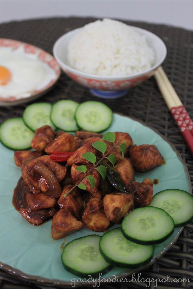 GoodyFoodies Recipe Stir fried chicken with dark soy sauce and curry