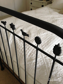 Lilyfield Life: Annie Sloan Chalk Paint to transform Rusty metal bed