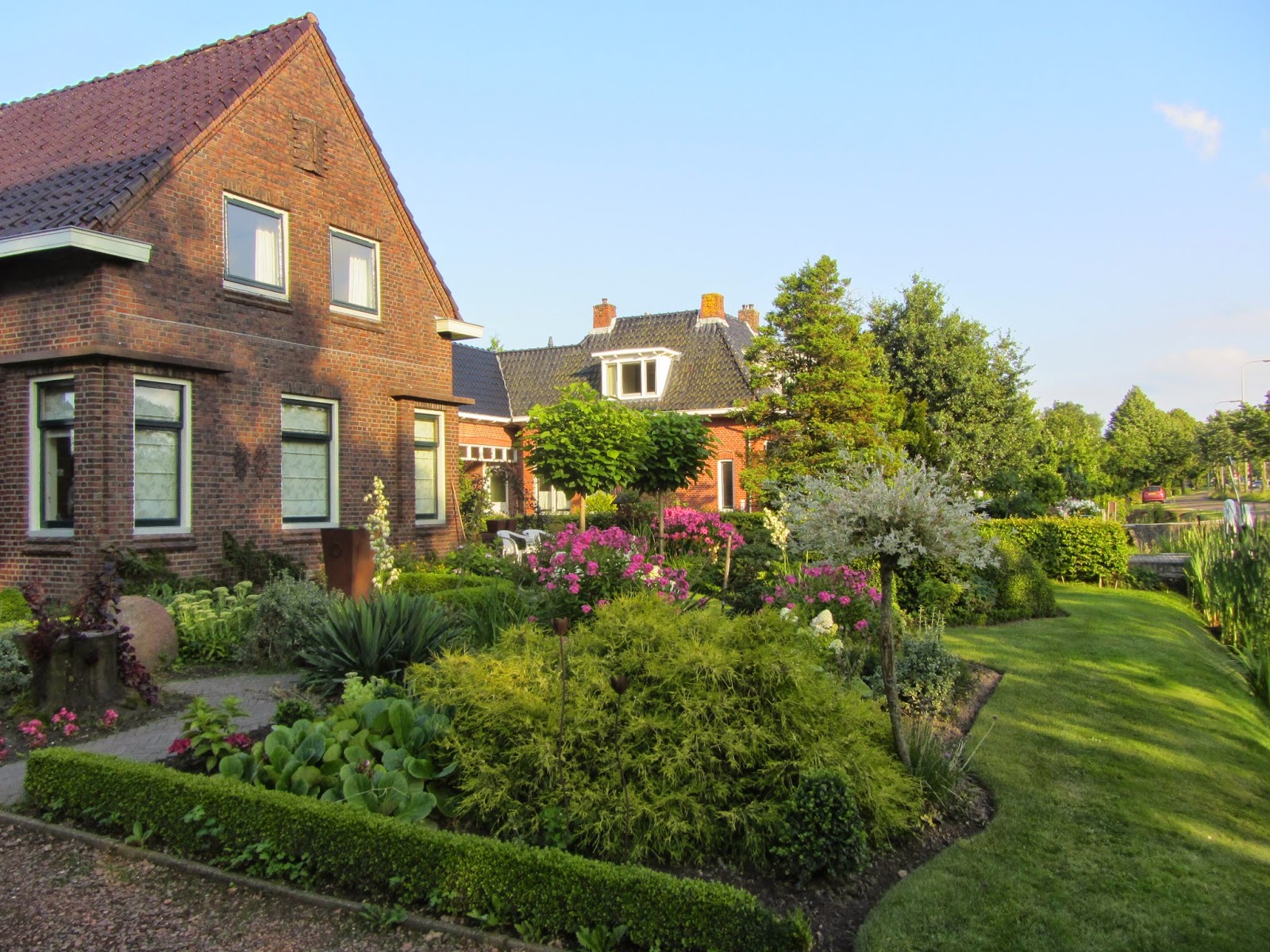 Architecten provincie groningen: amsterdamse schoolstijl in groningen