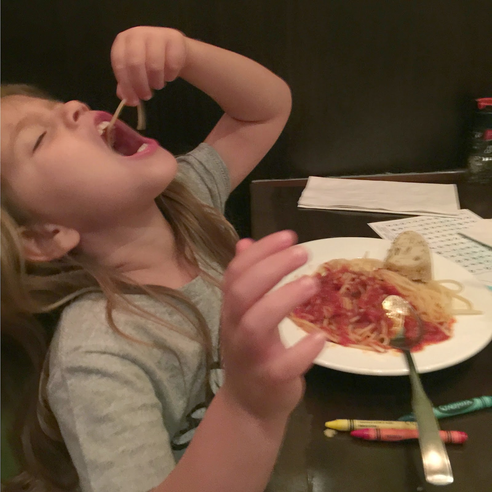 While I'm Waiting... 15 ways to entertain a toddler while waiting...