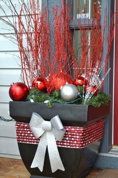 Outdoor christmas decorations for a holiday spirit Amy's Daily Dose: Tons of Outdoor Christmas Decorating Ideas