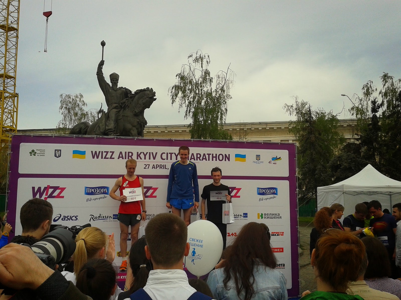 Фото награждения на 10 км.Wizz Air Kyiv City Marathon 2014