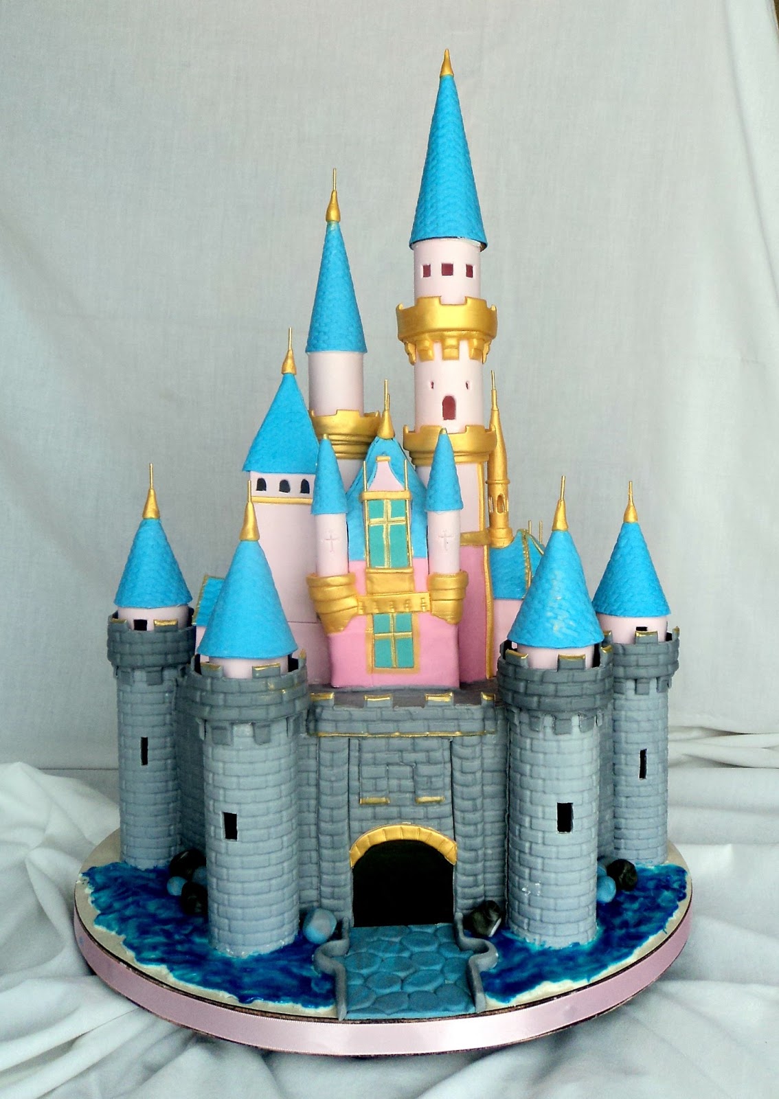 Delectable Cakes: Disneyland Castle Cake