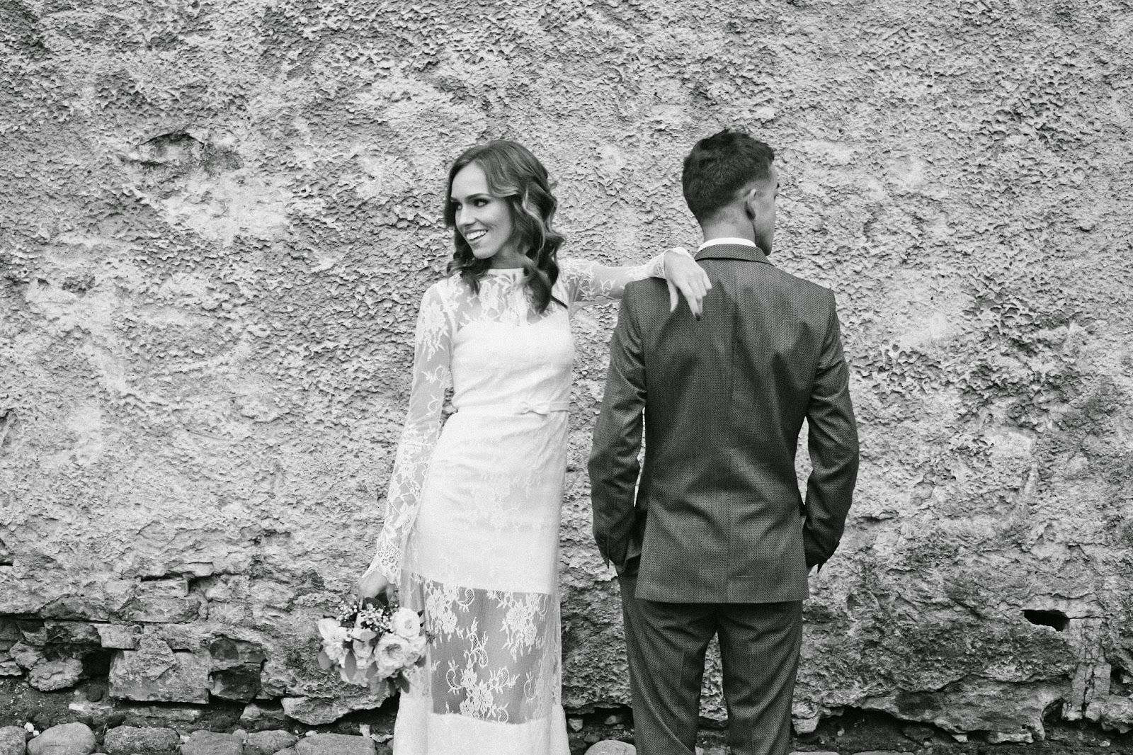 black-white-wedding-photoshoot-bride-groom black-white-wedding-photoshoot-bride-groom kristjaana ja richard mere pulm