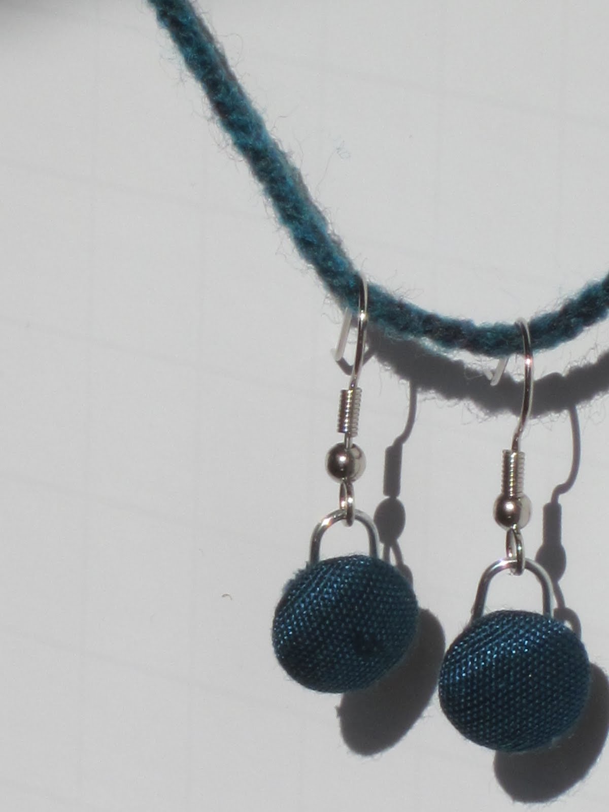 The Crafty Novice 10 Minute Dangle Button Earrings