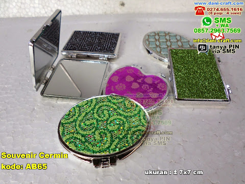 Souvenir Cermin