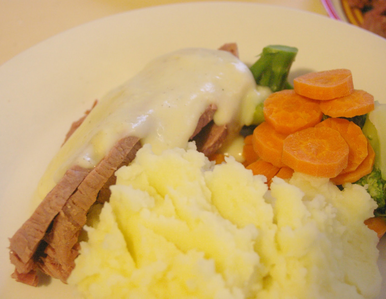 Corned beef with white sauce Domesblissity