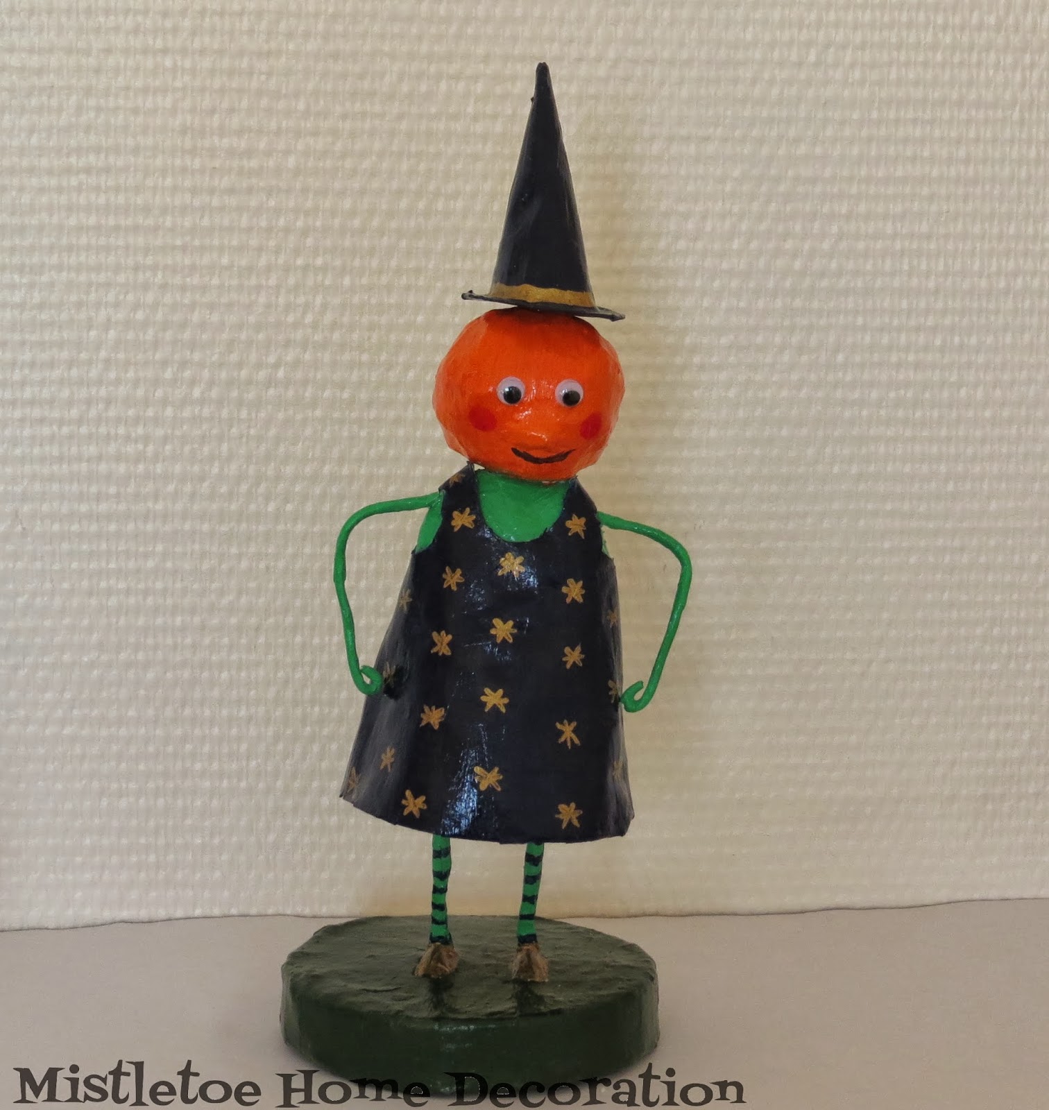 Mistletoe Home Papier mâché Halloween figurine pumpkin head witch