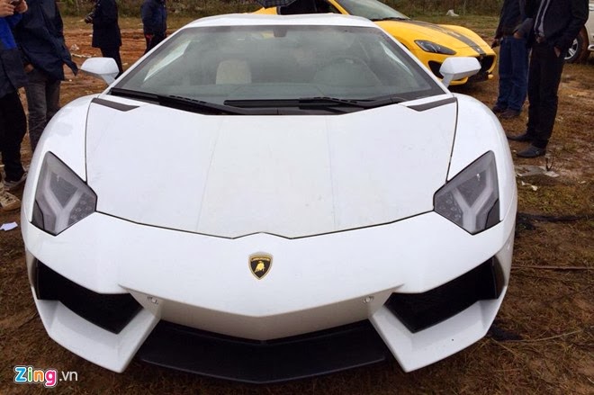 Hàng loạt xe siêu sang về Việt Nam