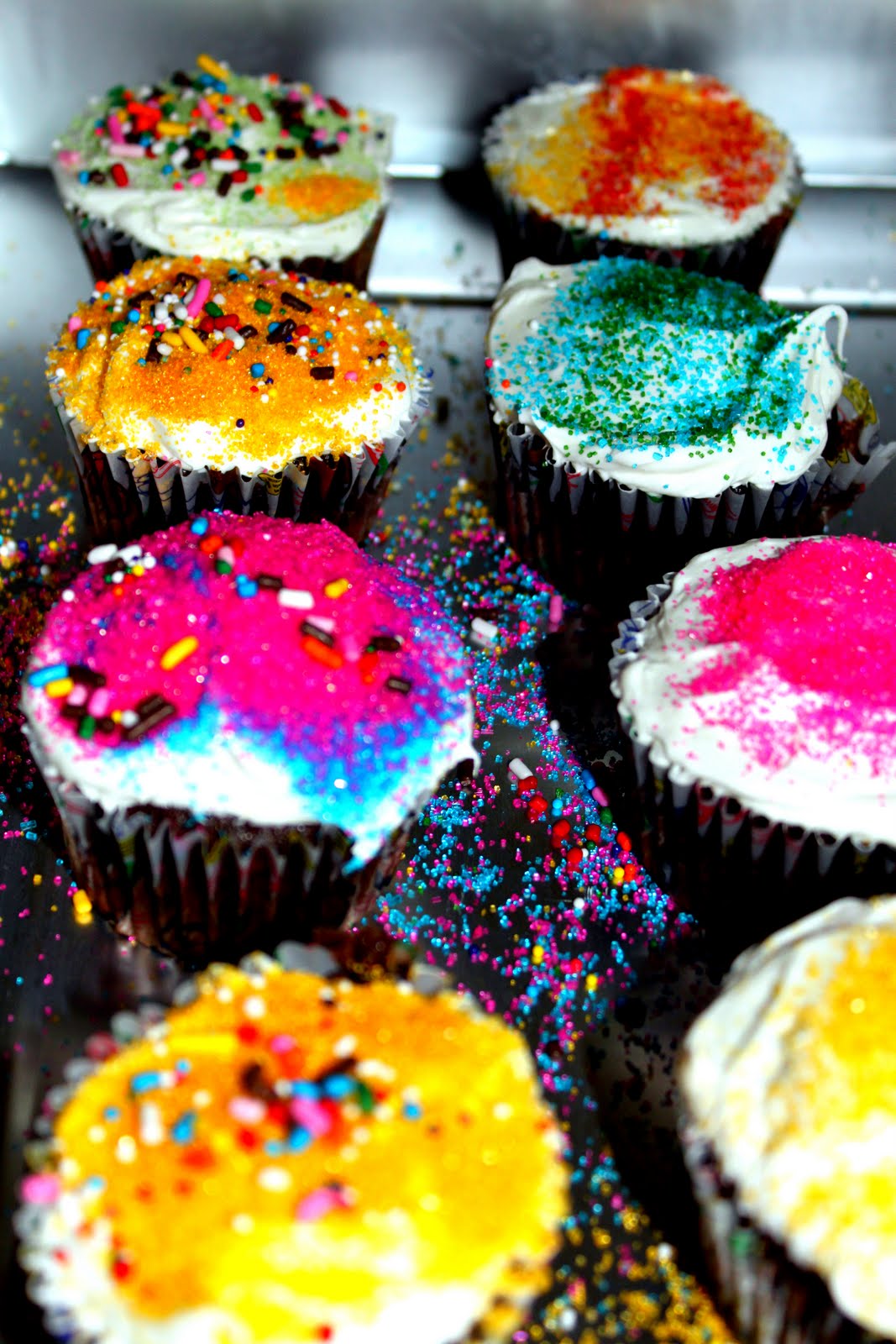 decorate a cupcake