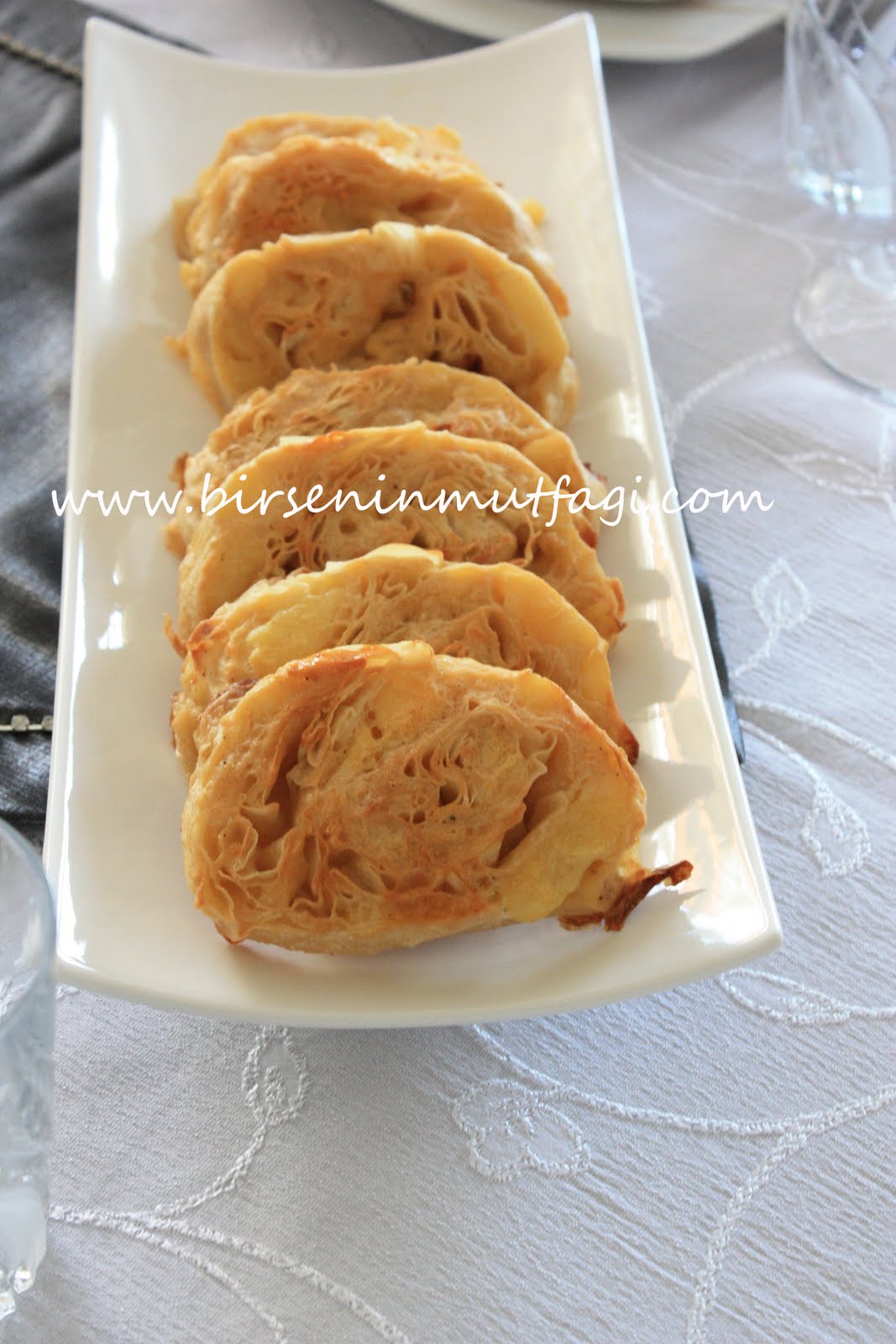  BİRSENCE RESİMLİ YEMEK TARİFLERİ PATATESLİ DİLİM BÖREK