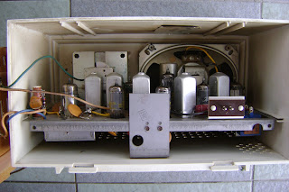 Zenith Model M723 tube radio ( Used ) Sold Zenith+t+radio+inside