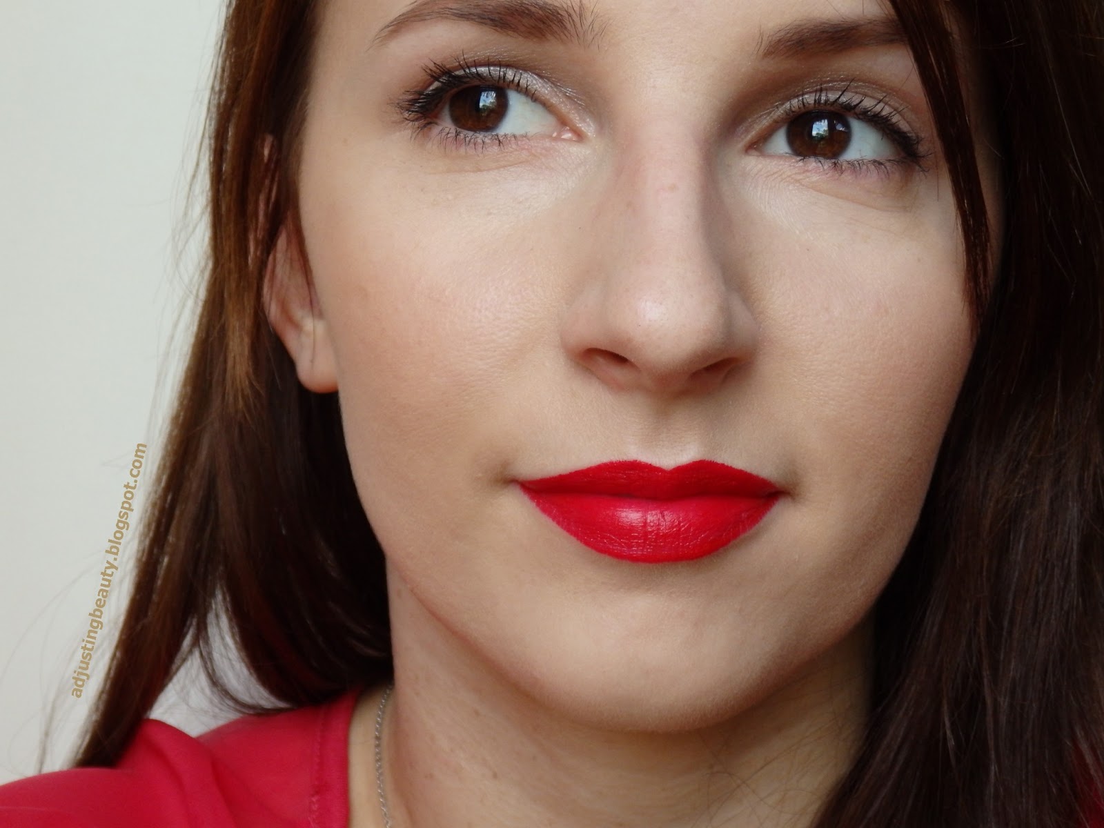 Essence lip liner in 10 Femme Fatale Adjusting Beauty