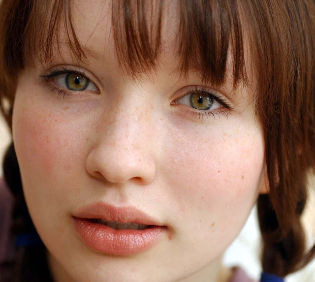 Emily Browning 03