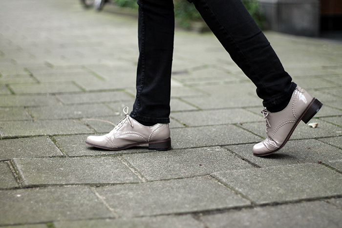 Dutch fashion blogger outfit vintage brogues quilted sleeves modemusthaves stripes highwaisted jeans