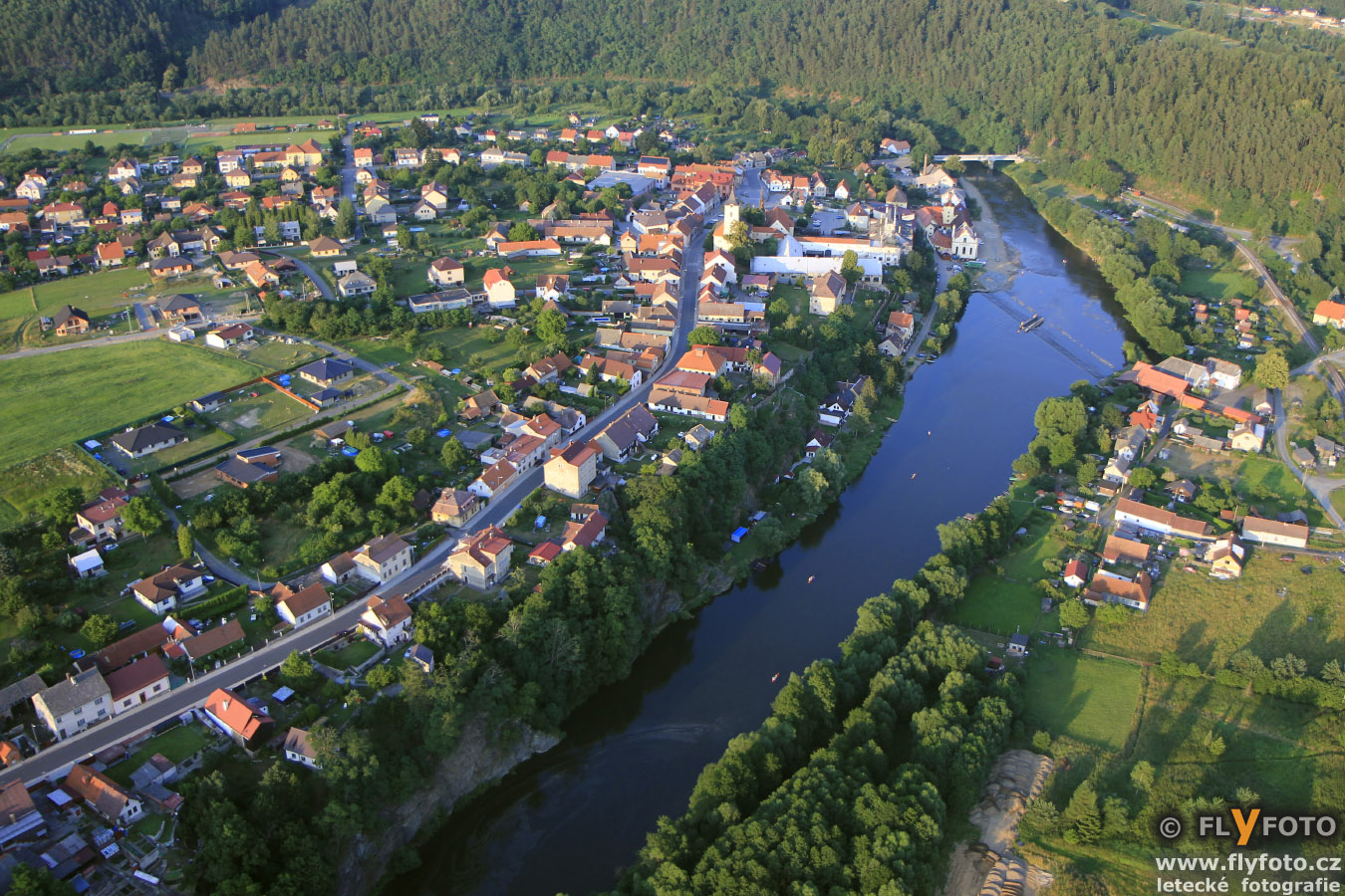 FLyFOTO letecká fotografie a video Kácov