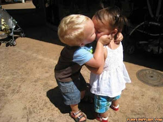 funny kiss photo, funny kiss wallpaper, funny kissing picture, 