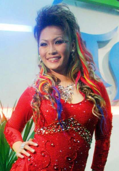 KHUSUS FOTO ARTIS: inul daratista