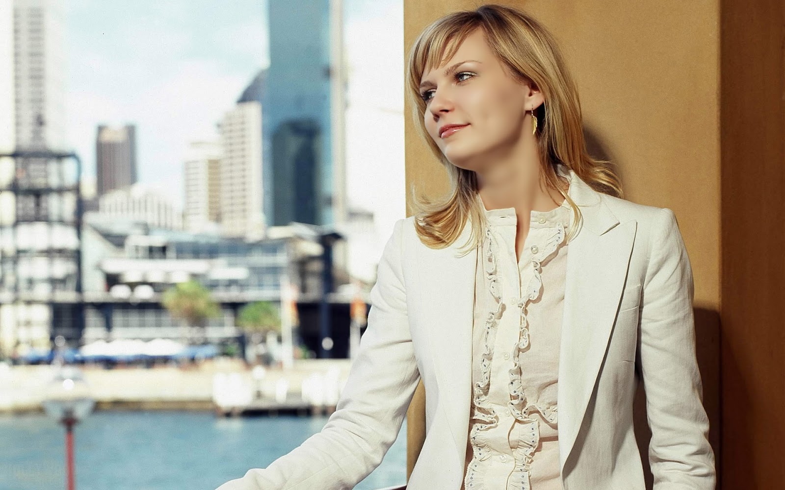 http://4.bp.blogspot.com/-uOtSOp4Z2PY/T14-b_cqFKI/AAAAAAAAECM/ht7dLk-y8Ak/s1600/kirsten_dunst-005-1920x1200-hollywooddesktop.jpg