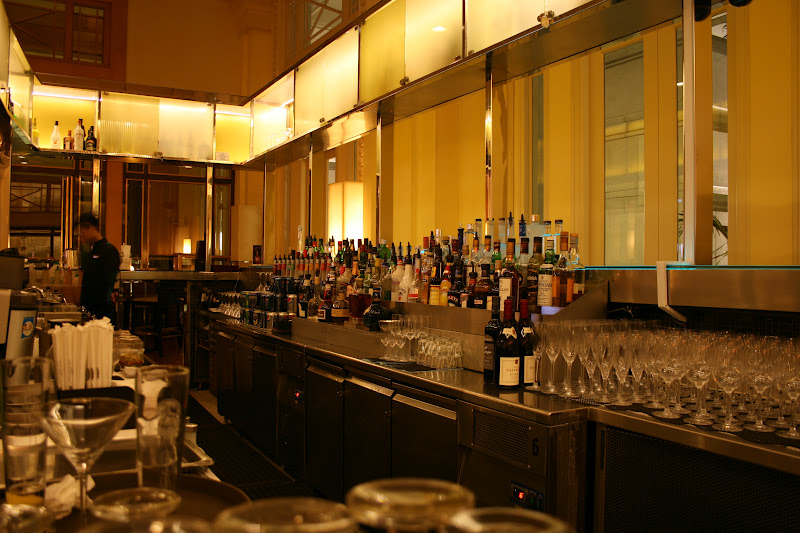 Kate and Chelsie The Fullerton Hotel Singapore, 'Post Bar' Signature