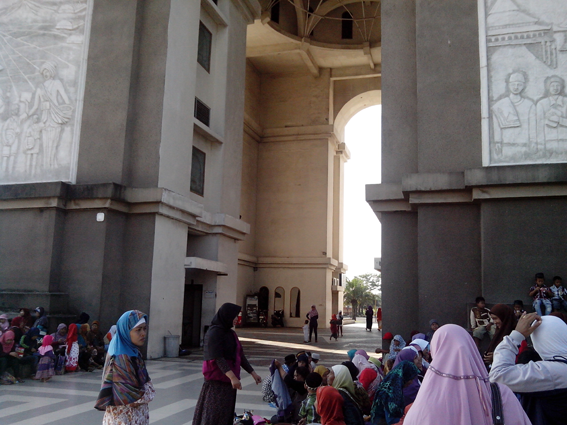 Dinding monumen simpang lima kediri Dinding monumen simpang lima kediri