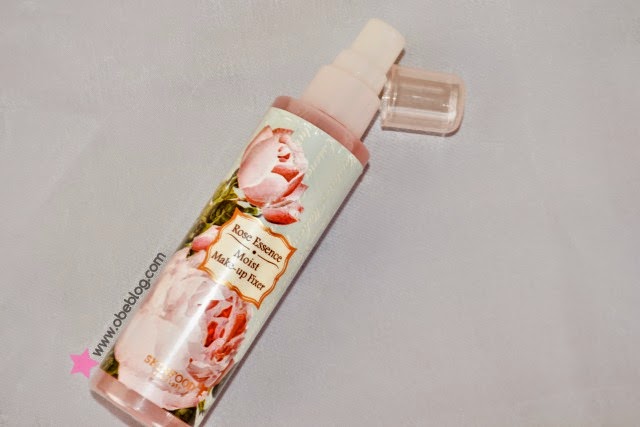ROSE ESSENCE MOIST MAKEUP FIXER SKINFOOD ROSE_ESSENCE_MOIST_MAKEUP_FIXER_SKINFOOD_MiiN_ObeBlog_01