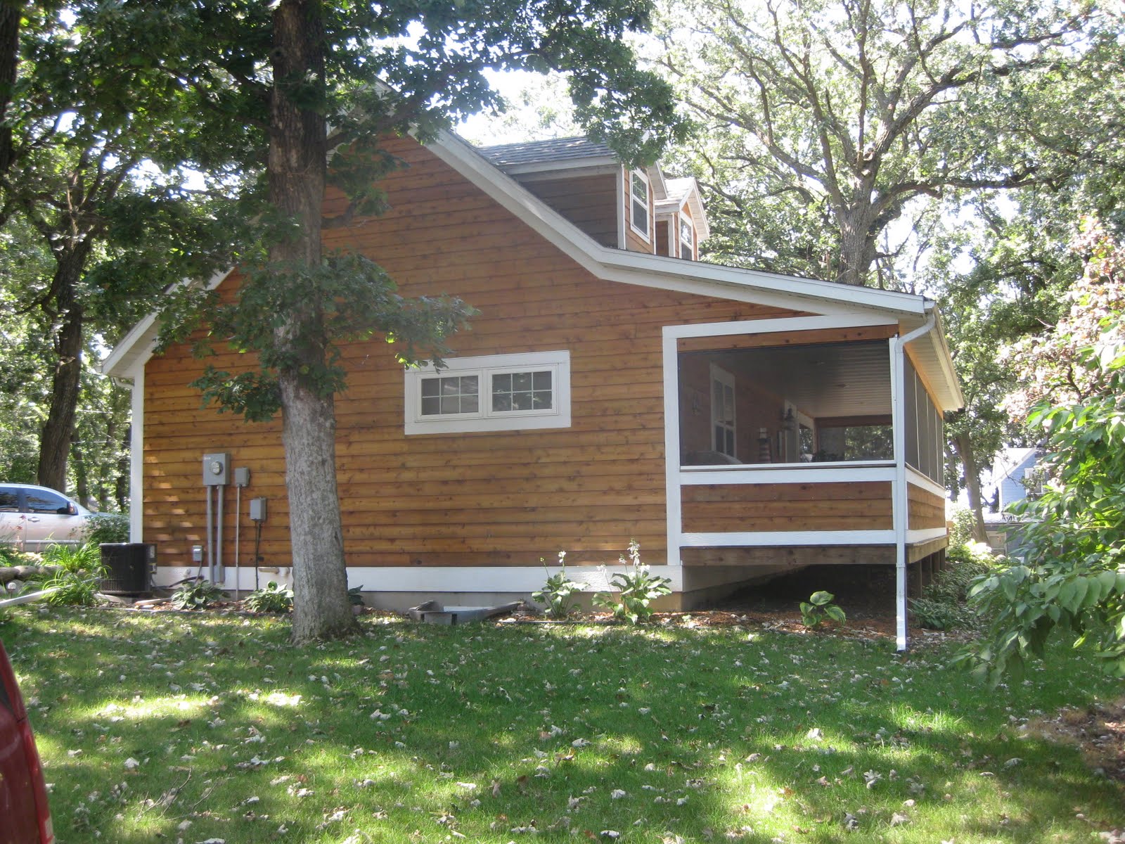 So Okoboji! THERE MUST BE CABINS, TOO?