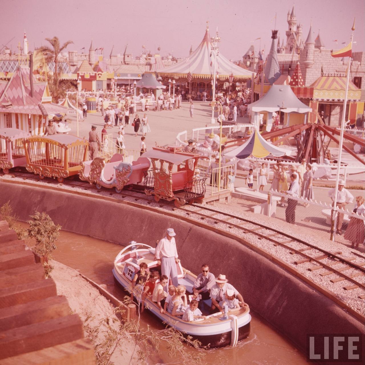 60 Fantastic Color Photographs Capture Disneyland on the Opening Day on
