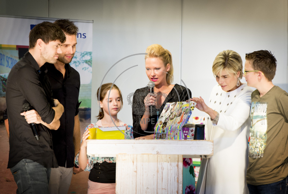 Princess Laurentien of The Netherlands starts with Dutch singers Nick and Simon the 20th edition of Edukans Schoenmaatje at the Brede school de Zandkampen in Zaltbommel, The Netherlands