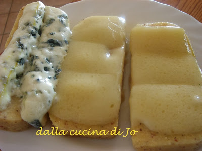 crostoni di polenta e formaggio
