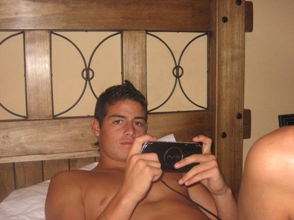 FUTBOLISTA DESNUDO RUBIO futbolista desnudo rubio: