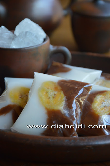 Diah Didi S Kitchen Nagasari Hungkwe Coklat Putih