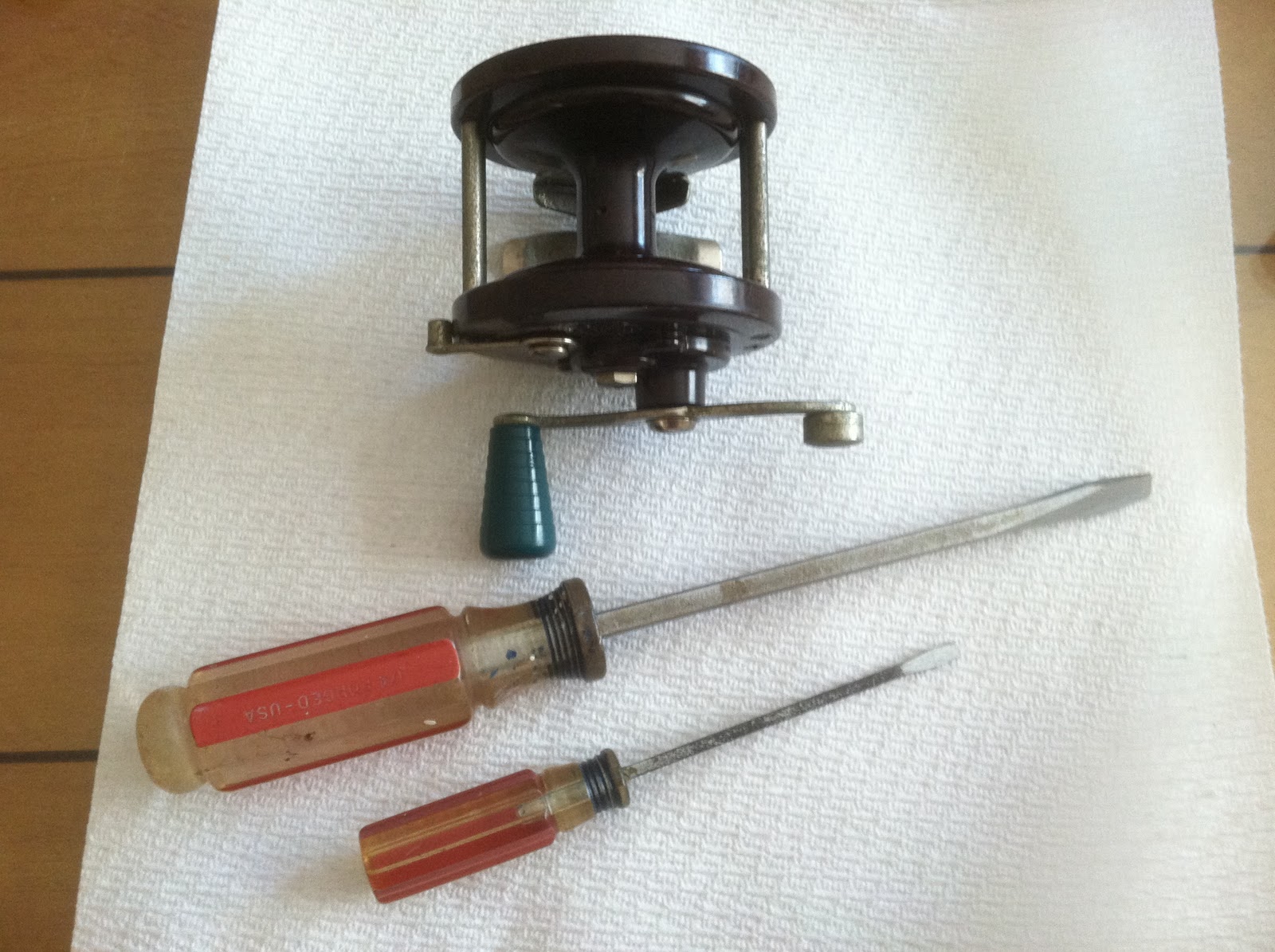 Next, remove all six(6) screws from right side plate. RightyTighty