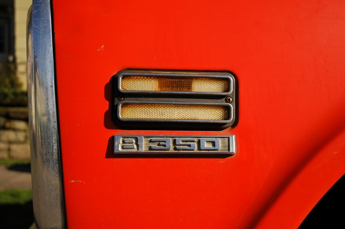 Old Parked Cars 1972 Chevrolet Suburban Custom