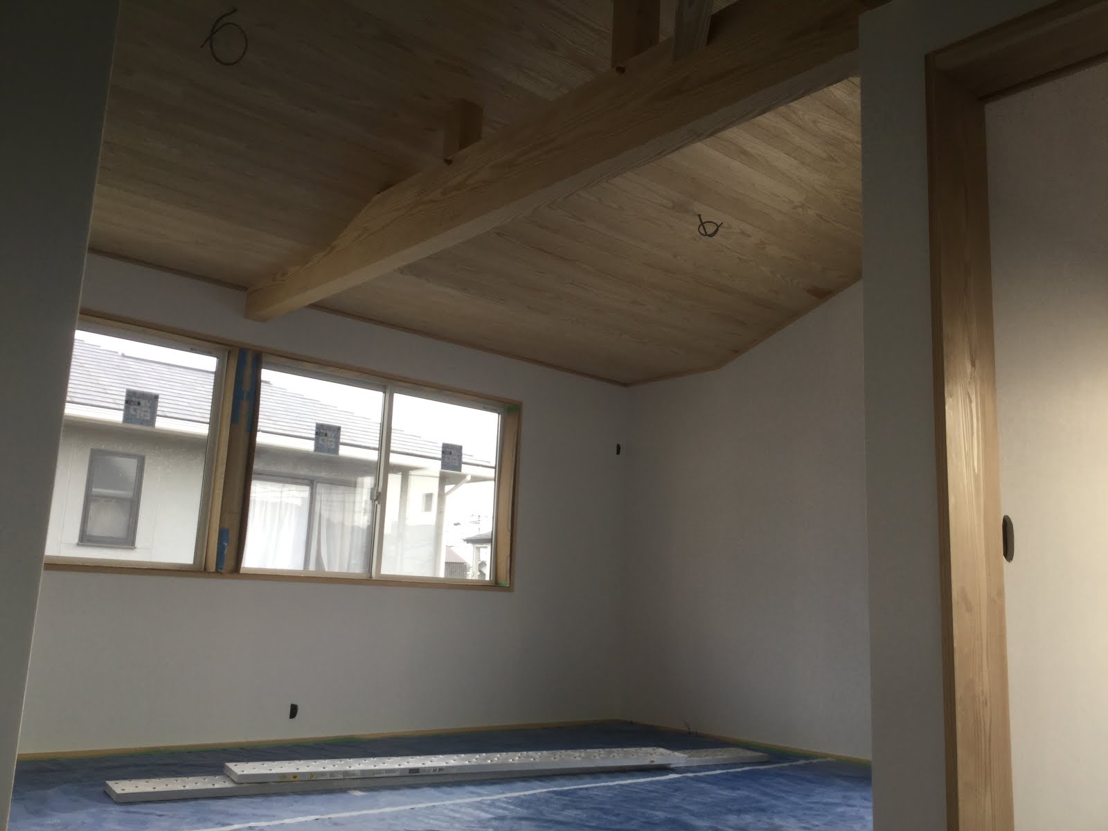 福富建設大工さんブログ 富町の家 瓦 ウッドデッキ そとん壁 大工 森