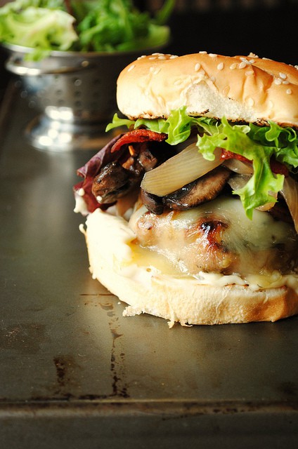 Lifestyle Maven: foodie wednesday: world's best turkey burger