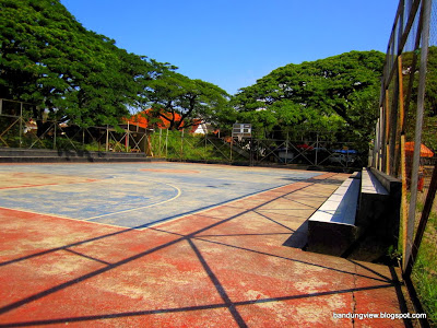 Lapangan basket saparua Lapangan basket saparua