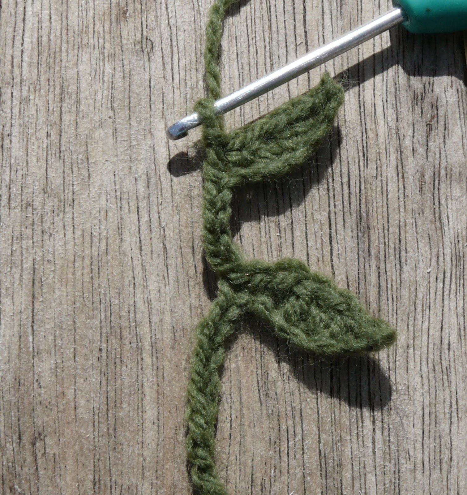 Spring Flowers! A free pattern for a crochet hair garland.