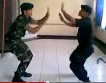 Video TNI Vs Brimob Adu Dance